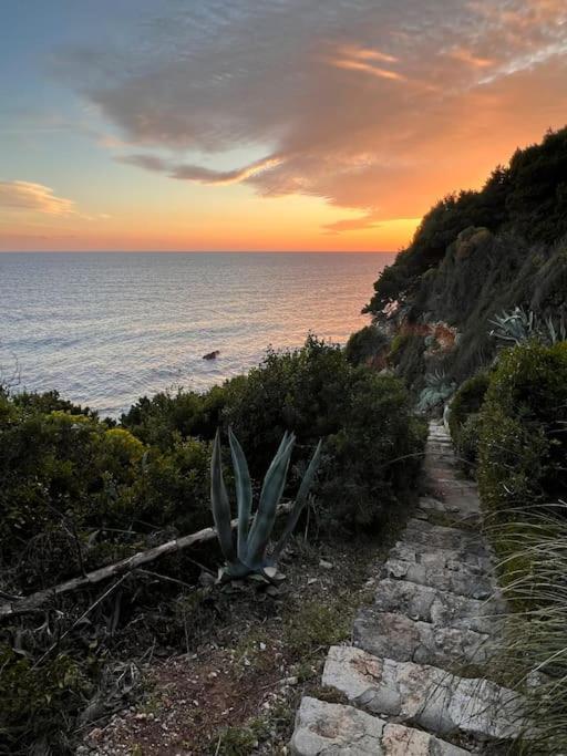 Casa Al Mare Con Spiaggia Privata Condominiale San Felice Circeo Exterior photo